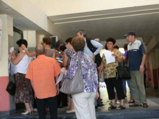 Salariaţii concediaţi de la Oltchim cer plăţi compensatorii şi primă de vacanţă